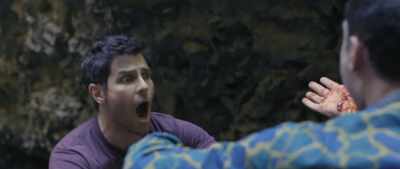 - What?
- David! If anybody would cut my arm, - Buddymoon