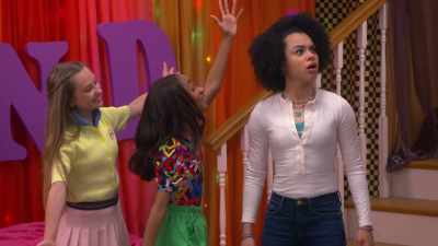 -What did you do?
-Do you love it? - That Girl Lay Lay