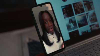 - What did you find? - It brought up a photo - Played and Betrayed