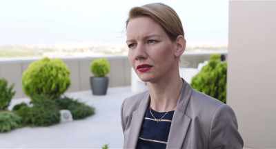 - what did you say to him?
- That I'd talk to you. - Toni Erdmann
