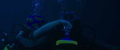 - What do we do?
- Break for the surface, now! - 47 Meters Down