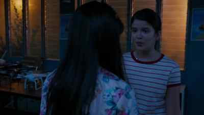-What do we do?
-I don't know! - Surfside Girls