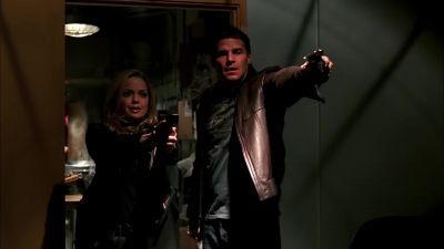- What do we do now?
- Okay,FBI. - Bones