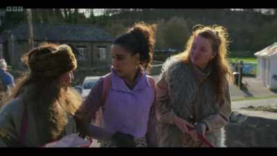 - What do you do for work, Nesie?
- I'm a Pilates instructor. - Henpocalypse!