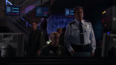 - What do you have for me now Walter?
- Sir, It's SG-1's IDC. - Stargate SG-1