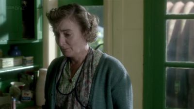 What do I do, Sister? - Call the Midwife