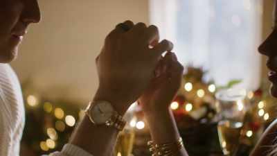 ♪ What you do if
I come for you ♪ - Christmas in the Spotlight