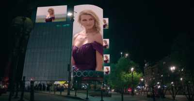 - What do you mean? Look at her.
- She's not, peasant. - Ramon