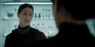 - What do you mean?
- Surely a soldier didn't
bioengineer such a weapon. - Dune: Prophecy