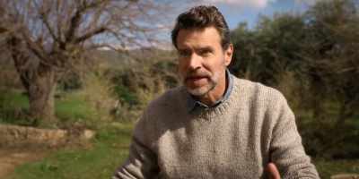 What do we need? Who do we need?
We need an electrician. A roofer. - La Dolce Villa