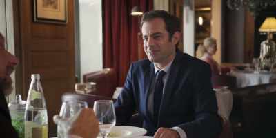 - What do we say?
- It's just that being in a restaurant... - Bloody Oranges