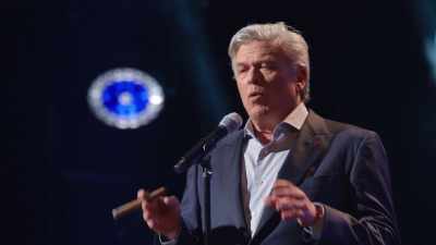 What they do is they take
these baby ducks, - Ron White: If You Quit Listening, I'll Shut Up