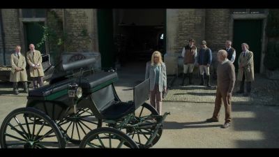-What do you think?
-Is it even the same carriage? - The Crown