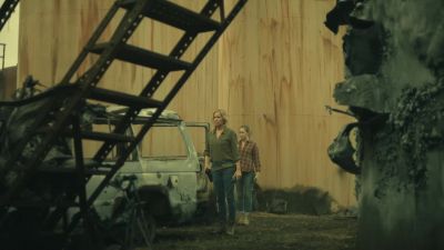 - What do you think it means?
- I don't know. - Fear the Walking Dead
