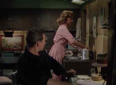 - What do you think you're doing?
- Packing your pipe. - The Greatest Show on Earth