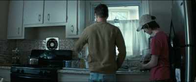 -What do you wanna drink, babe?
-Water. Hey, did you get your science test back? - American Woman