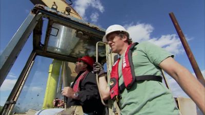 WHAT DO YOU RECKON
THIS THING WEIGHS, BILL? - Dirty Jobs