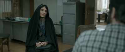 -What does your husband do?
-He doesn't work. - A Hero