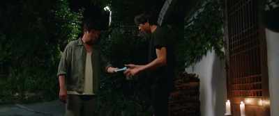 What does it say here? - Unforgettable