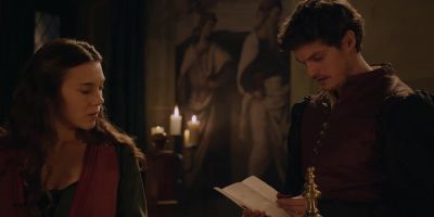 What does it say? - Medici: Masters of Florence