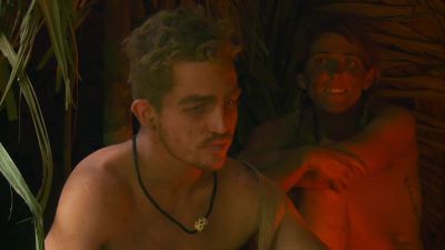 -What does it taste like?
-That's insane. - Naked and Afraid
