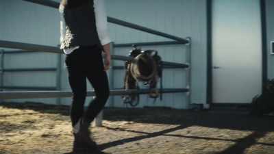 What does she want
to show us, a horse? - La Brea