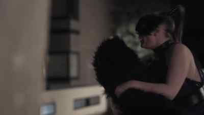 - What you doing?
- Just hold on and don't look down! - Misfits