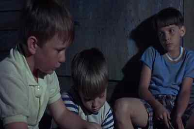 - What they doing now?
- Dancing. - The Heart Is a Lonely Hunter