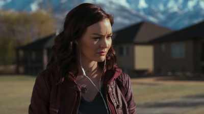 - What?
- Don't come home, - Scarlett