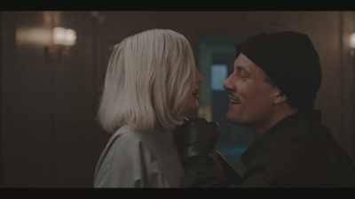 What d'you fucking call me?
It ain't even loaded. - Joan