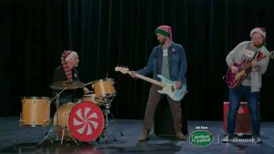 ♪ What fun it is to ride - When I Think of Christmas