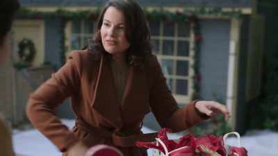 -What is going on down there?
-Can you believe that? - The Christmas Setup