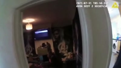 -What is going on?
-Look at me. - Killers: Caught on Camera
