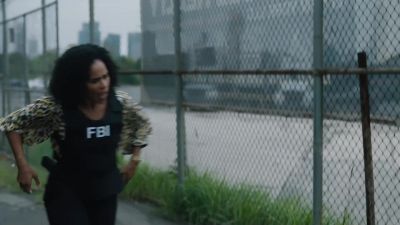 What happened?
He had a gun. - FBI: Most Wanted