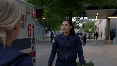 - What happened?
- He just jumped. - Chicago Fire