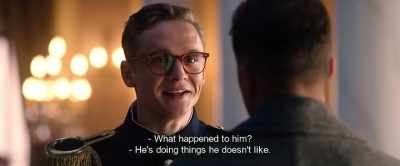 - What happened to him?
- He's doing things he doesn't like. - Hot Dog