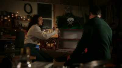- What happened in junior prom?
- Oh, uh... DJ got sick. - Planes, Trains, and Christmas Trees