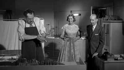 - What happened?
- It attacked him. - The Tingler