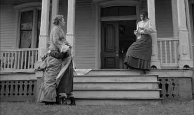 -What happened?
-She ate from her own plate. - The Miracle Worker