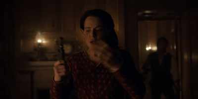 - What happened?
- She's in the tunnels! - Chapelwaite
