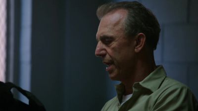 What happened to the last guy
that wore this? - NCIS: New Orleans