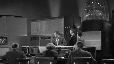 -What happened?
-The power's gone. - The Invisible Boy