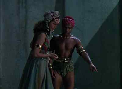 - What happened?
- This stranger, he is hurt, his shoulder. - Arabian Nights