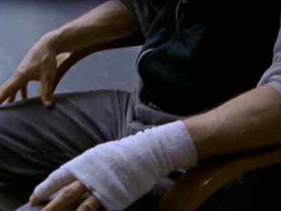 - What happened
to your hand? - Oz