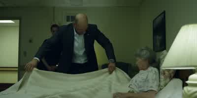 What happened to your hand? - House of Cards