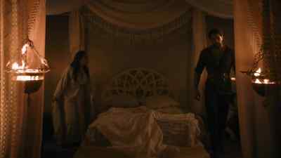 - What happened?
Where are they?
- They got away. - The Outpost