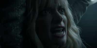- What happened to you?
- Aren't you the great detective? - Batwoman