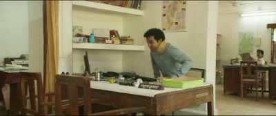 - What happened to your neck?
- Malko! Please come - Newton