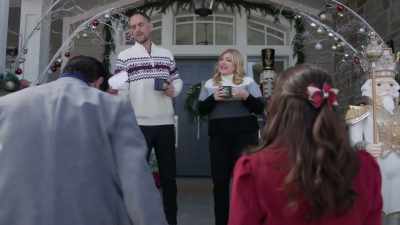 What happens if someone chooses - Haul Out the Holly: Lit Up
