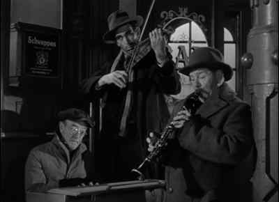 - What have you been doing?
- I've been to the blood bank. - Limelight